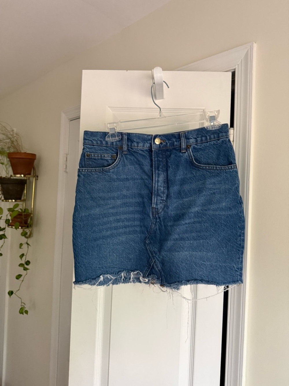 Reformation Denim Mini Skirt Medium Wash Raw Frayed Hem High Rise - Size 29 - Picture 8 of 9